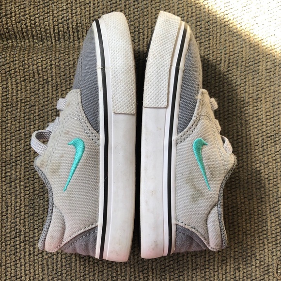 kids slip on nikes